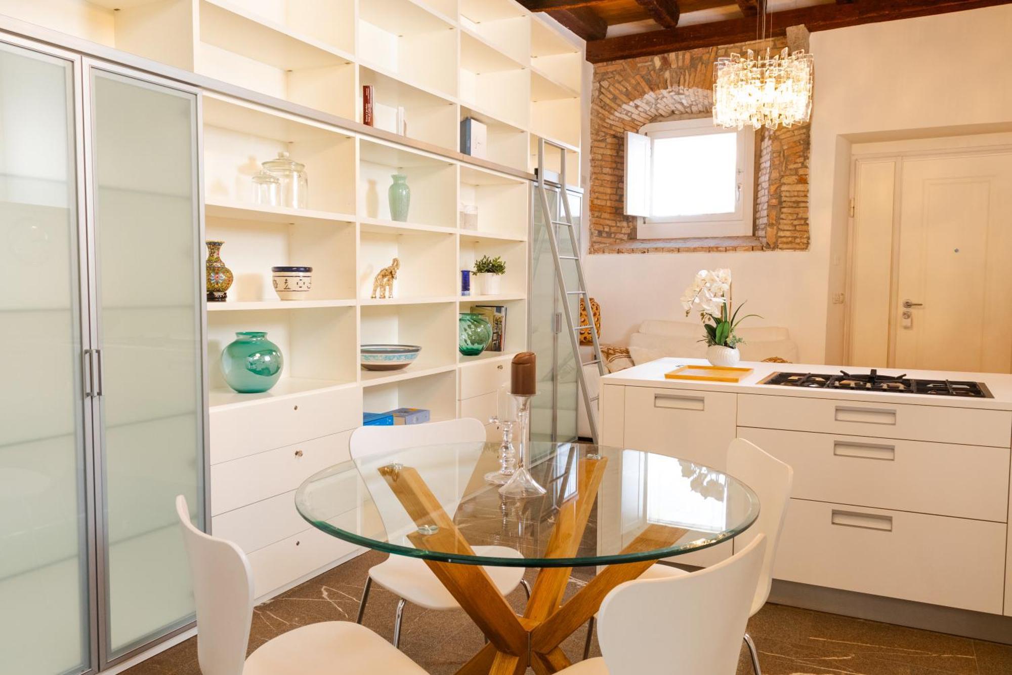 In Pieno Centro Storico Con Parcheggio Gratuito Incluso. Apartment Udine